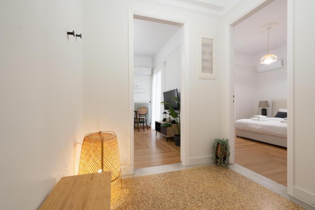 Vibrant Urban Getaway: Modern 1-Bedroom Near Bars, Parks, And Metro Athens Ngoại thất bức ảnh