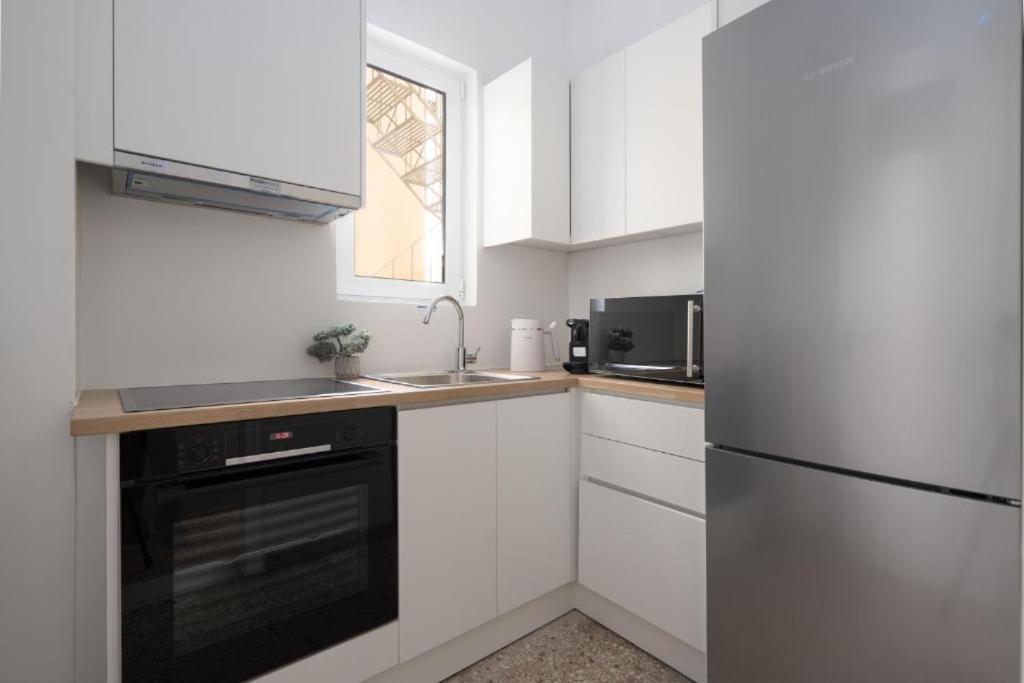 Vibrant Urban Getaway: Modern 1-Bedroom Near Bars, Parks, And Metro Athens Ngoại thất bức ảnh