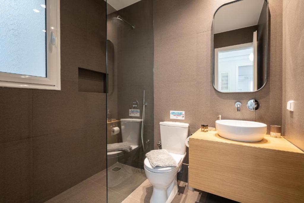 Vibrant Urban Getaway: Modern 1-Bedroom Near Bars, Parks, And Metro Athens Ngoại thất bức ảnh